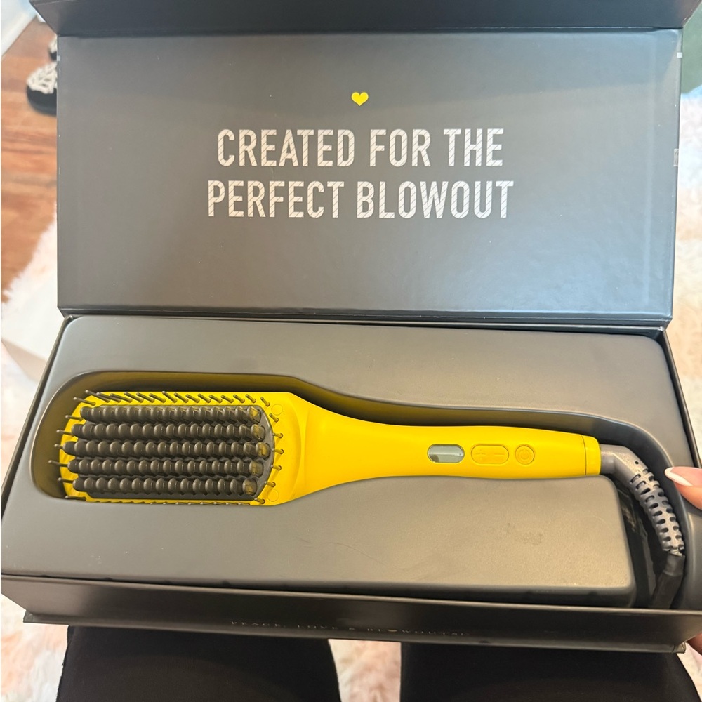 Drybar Vibrant Yellow Styling Brush